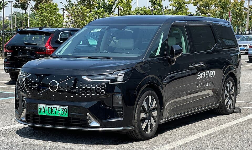 Volvo EM90
